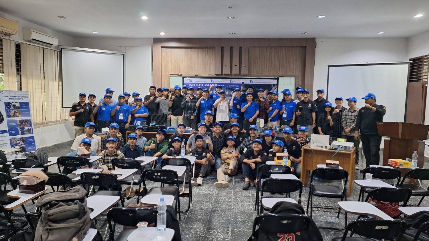 Foto bersama Team PT. Kogelahar Indonusa beserta Ketua Jurusan Teknik Mesin  dan seluruh mahasiswa peserta kuliah umum Universitas Sumatera Utara (USU)